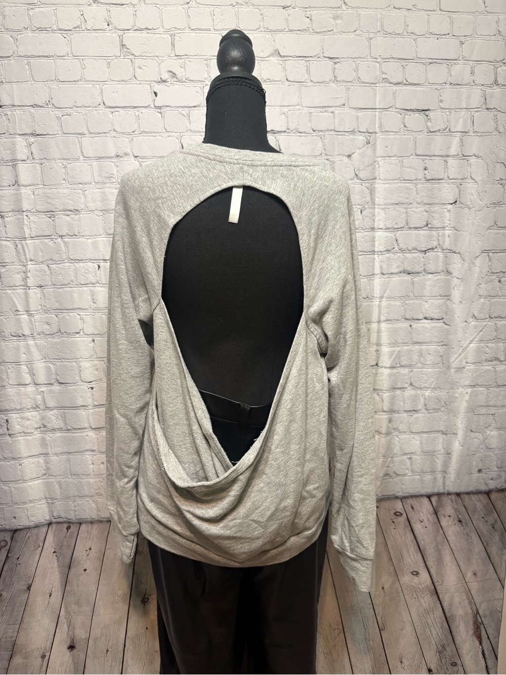 Fabletics Light Gray Open-Back Drape Long Sleeve Top